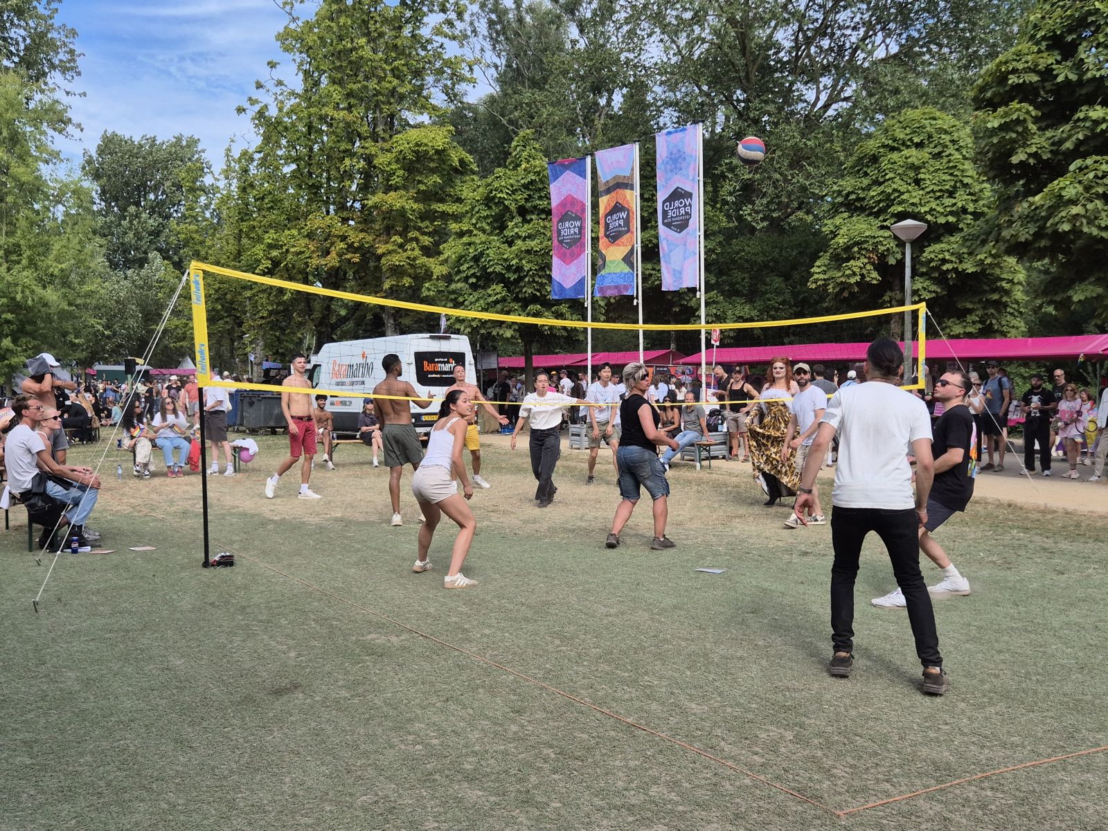 Zomeractiviteiten US en Sport Pride: Pride Park en World Pride volleybaltoernooi 2026